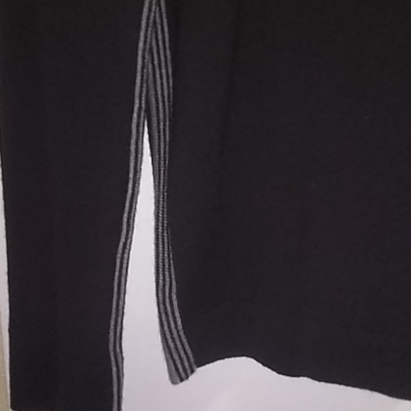 Elie Tahari sweater/short - Picture 2 of 4